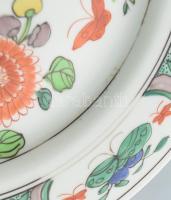 cca 19. sz. vége, Famille Rose kínai export dísztál, jelzés nélkül, kis pattogzással, d: 23,5 cm