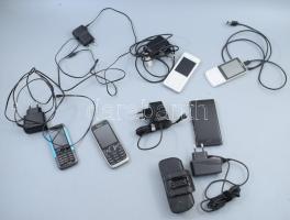5 darab mobil telefon töltővel, zömmel Nokia