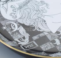 Hollóházi Szász Endre által tervezett dekorral díszített porcelán tányér. Matricás, jelzett, minimál...