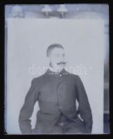 Bárdossy László miniszterelnököt ábrázoló üveg negatív, + egy katonát ábárzoló üveg negatív 7x9 cm, ...