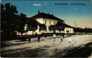 Sátoraljaújhely, Honvéd laktanya. K. J. Bp. (kopott sarkak / worn corners)