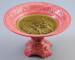 Villeroy &amp; Boch talpas majolika kínáló, belsejében iszákos manók életképével díszítve, jelzett, d: 23,5 cm, m: 13 cm