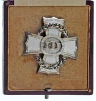 1916. "A Polgári Hadi Érdemkereszt III. osztálya" zománcozott, jelzett Ag kitüntetés, a hátlapon a tűn "R&amp;F" jelzéssel, eredeti dísztokban (46x46mm) T:AU / Hungary 1916. "War Cross for Civil Merit, 3rd Class" enamelled, hallmarked Ag decoration, with "R&amp;F" maker's mark on the on the needle, in original case (46x46mm) C:AU NMK 290.