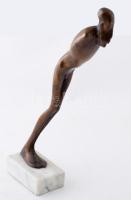 Fischer György (1956-2012): Kíváncsiság. Bronz, márvány. j.n. 50 cm