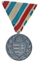 1929. "Magyar Háborús Emlékérem" ezüstözött bronz kitüntetés eredeti mellszalagon T:XF / H...