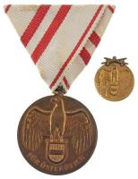 Ausztria 1932. "Osztrák Háborús Emlékérem" bronz kitüntetés eredeti mellszalagon, miniatűrrel T:AU patina Austria 1932. "Great War Commemorative Medal" bronze decoration with original ribbon, with miniature C:AU patina