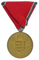 1939. "Magyar Bronz Vitézségi Érem" bronz kitüntetés eredeti mellszalaggal T:AU patina / H...