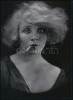 1922 Angelo Funk Pál (1894-1974) budapesti fényképész és fotóművész felvétele (Somogyi Nusi színésznő), 1 db modern nagyítás, 21x15 cm