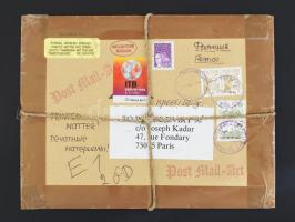 Jelzés nélkül: Mail-art mű, 1996. Kollázs, papír. Joseph Kadarnak (1936-2019) küldve, gyűjteményi pecsétjével (Collection Kadar). Kartonra kasírozva. 17,5x23 cm