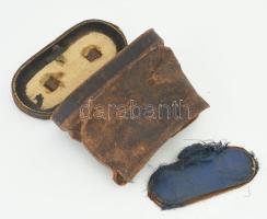 Antik távcső, sérült bőr tokkal