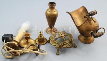 Vegyes réz tárgyak : gyújtóstartó, lámpa, gyertyatartók, stb