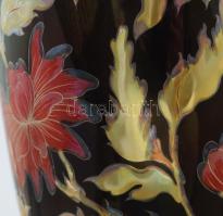 Zsolnay többtüzű váza virág díszítéssel. Középen szélesedő öntött vázatest, beszűkülő nyakkal. Felül...