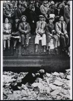 1937 Henri Cartier-Bresson (1908-2004) francia fotóriporter, fotóművész felvétele (VI. György koronázási ünnepségén), 1 db modern nagyítás a néhai Fotó újság archívumából, 21x15 cm