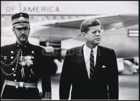 1962 John F. Kennedy amerikai elnök Mexikóban, 1 db modern nagyítás, jelzés nélkül, 15x21 cm