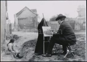 1904 Jules Séeberger felvétele a párizsi "Tabán"-ról, ahol egy festőművész talált megfelelő témát magának, 1 db modern nagyítás, jelzés nélkül, 15x21 cm