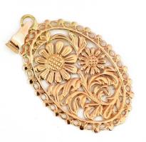 Arany (Au) 14K virágmintás áttört medál, jelzett, 4,3×2,3 cm, nettó: 3,9 g