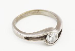 Ezüst(Ag) szoliterköves áttört gyűrű, jelzett, méret: 51, deformációval, bruttó: 2,1 g
