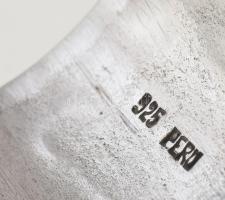 Ezüst(Ag) szalvétagyűrű plasztikus láma díszítéssel, jelzett, d: 3,8 cm, nettó: 17,8 g