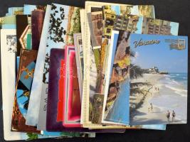 Kb. 150 db MODERN magyar és külföldi, nagyalakú város képeslap, vegyes minőségben / Cca. 150 modern Hungarian and foreign town postcards in mixed quality