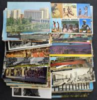 Kb. 200 db MODERN külföldi város képeslap, vegyes minőségben / Cca. 200 modern foreign town postcards in mixed quality