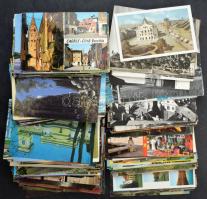 Kb. 200 db MODERN külföldi város képeslap, vegyes minőségben / Cca. 200 modern foreign town postcards in mixed quality
