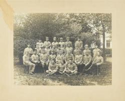 1915 Fassungstation des 3. AEK Feldpost katonai tablókép, hátoldalán feliratozva. Kartonon. Teljes méret 46x30 cm  1915 Fassungstation des 3. AEK Feldpost military tableau, inscribed on the back. On cardboard. Overall size 46x30 cm