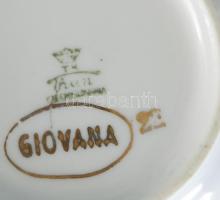 12 darab porcelán tejkiöntő, jelzettek, közte jó darabokkal, minimális kopással, klf méretben