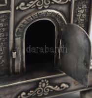 Ezüst (Ag) zsinagógai persely. Orosz, 1895, 84 zolotnik, mesterjellel, jelzett, m: 18 cm, 470g