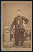 cca 1860-1870 Fiatal férfi egészalakos portréja, vizitkártya Josef Achtzehner pesti műterméből, kis sérüléssel, 10×6,5 cm