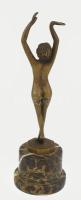 Johannes Gotz (1865-1934): Női akt. Bronz, márvány talapzaton, jelzés nélkül, m: 20 cm