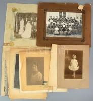cca 1910-1945 Vegyes nagyobb méretű fotók, közte ceruzával jelzett felvételek Strelisky műterméből, huszárjelmezbe öltözött kisfiúk, iskolai csoportképek, stb.; összesen 12 db, változó méretben és állapotban (max. 30x36 cm)
