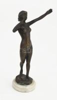 Ismeretlen szobrász: Női akt. Jelzés nélkül, patinázott bronz, talapzaton, m: 18 cm