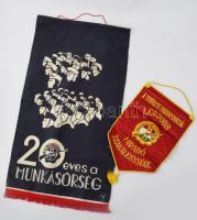 2 darab munkásőr zászló, közte "20 éves a Munkásőrség 80x42 cm