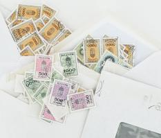 cca 1990-2000 Néhány száz magyar pecsételt okmánybélyeg borítékokban