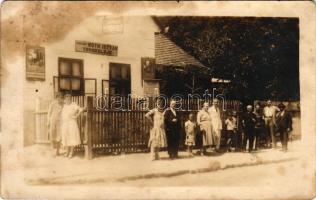 1931 Leányfalu, Keczéry Róth István vendéglője, Casino vendéglő, hátoldalán Keczéry Róth Istvánné Kéner Margit ragasztott fényképe (!). photo + So. Stpl (kis szakadások / small tears)