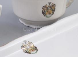 cca 1920/30 Zsolnay nemesi címeres 2 darab csésze és egy tálca, jelzett, kopott, h: 41,5 cm