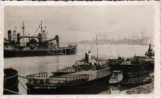 Braila, Port / port, "PAPA KEVORK" ship. photo (crease)