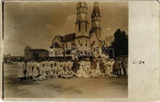 Szatmárnémeti, Szatmár, Satu Mare; első világháború, hadikórház személyzet csoportképe, katonák, nővérek, kálváriatemplom, zsinagóga / WWI military hospital, group picture of the staff, nurses, church, synagogue. photo + "Brief-Stempel Kgl. Sächs. Kriegslaz.-Abt. 127. Kriegslazarett I" (EK)