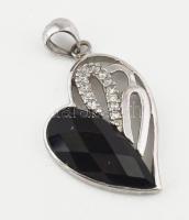 Ezüst(Ag) ónixos medál, jelzett, 3×2 cm, bruttó: 2,7 g