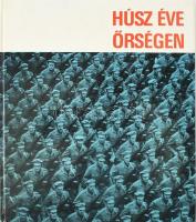 Húsz éve őrségben. Készült a Munkásőrség fennállása 20. évfordulójára. Szerk.: Vadász Ferenc. Sós László illusztrációival. Bp.,(1977),Munkásőrség Országos Parancsnoksága Propaganda és Sajtó Osztálya. Fekete-fehér fotókkal illusztrált. Kiadói kartonált papírkötés.