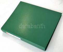 Zöld színű négy gyűrűs bankjegy album, 32db, javarészt "Esselte" műanyag berakólappal (ben...