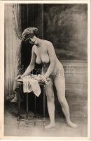 Meztelen erotikus hölgy / Erotic nude lady (non PC)