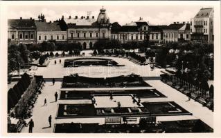 Szatmárnémeti, Szatmár, Satu Mare; Horty Miklós tér, park, Szatmári Első Takarékpénztár, Markovits Sámuel üzlete / square, park, savings bank, shops. Weinstock 5153.