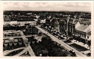 Szatmárnémeti, Szatmár, Satu Mare; Horthy Miklós tér, illatszertár, Pathó István, Liebermann Zoltán üzlete, autómobil / square, shops, automobile. Weinstock 5998.