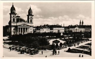 Szatmárnémeti, Szatmár, Satu Mare; Horthy Miklós tér a Római katolikus Székesegyházzal, automobilok / square, cathedral, automobiles. Weinstock 5148.