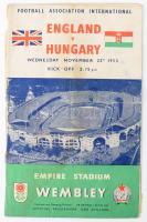 1953 Magyarország-Anglia, a legendás 6:3-as labdarúgó mérkőzés meccsfüzete,, ahol az Aranycsapat legyőzte az évtizedek óta veretlen Angliát. Hajtva, hátsó borítón szakadás, első borító elvált / 1953 Hungary - England, legendary football match booklet,in Wembley Stadium, where the Golden Team of Hungary defeated England. Folded, with tear on backside