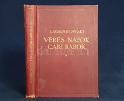 Ossendowski, [Ferdynand Antoni]:  Véres napok, cári rabok. From President to Prison. Fordította Sajó Aladár. Budapest, [1926]. Franklin-Társulat (ny.) 394 [helyesen 294] + [2] p. Ferdynand Antoni Ossendowski (1876-1945) lengyel geológus, antropológus, földrajzi író visszaemlékezései az 1905-ös oroszországi polgárháborúról. A szerző Szentpétervárott tanult, később a tomszki műszaki egyetem tanára volt, egyben a szibériai bányászat jelentős szakértője. Szibériában tartózkodva belekeveredett a cári rezsimet fenyegető 1905. évi oroszországi forradalmakba, ami miatt elítélték és több évre bebörtönözték. Az általános oroszországi nyomorról, a titkosrendőrség túlhatalmáról és a hírhedt feketeszázas milíciákról írt visszaemlékezései forrásértékűek, könyvének az orosz börtönviszonyokról írt részletei miatt a cári hatalom változtatott korábbi gyakorlatán. A kötetet Sajó Aladár fordította angolból. [Modern utazók és felfedezők könyvtára.] Aranyozott, vaknyomásos, enyhén sérült gerincű, enyhén foltos kiadói egészvászon kötésben. Jó példány.