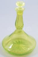 Régi zöld italos üveg, uránüveg dugóval, m: 21 cm