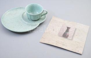 Kondor Éva egyszemélyes kávézó szett, csésze és alátét, jelzett, prospektussal, 24x21 cm