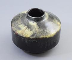 Kondor Éva (1938-): Modernista váza. Jelzett, hibátlan, m: 12 cm, d: 16 cm